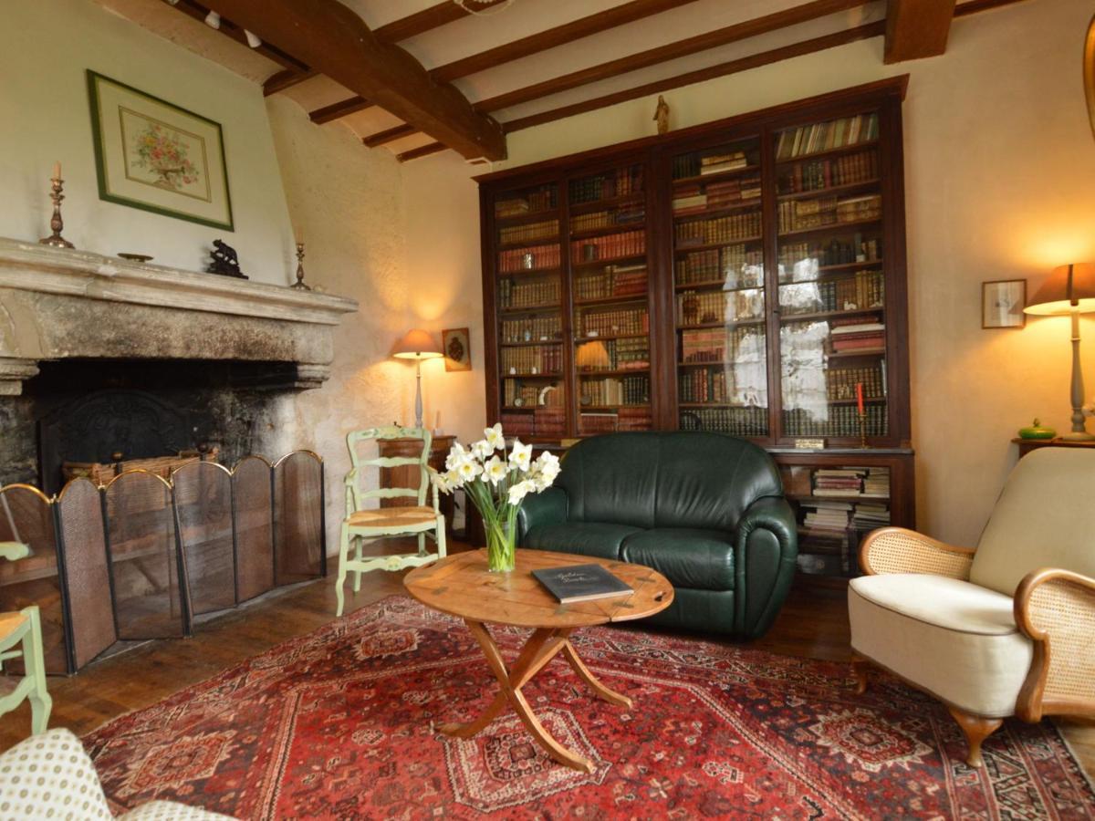 Magnificent Holiday Home With Pool Saint-Paul-du-Bois Bilik gambar